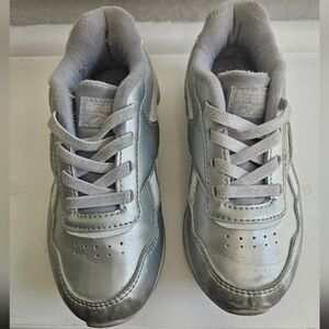 Kids reebok sneakers, size 9